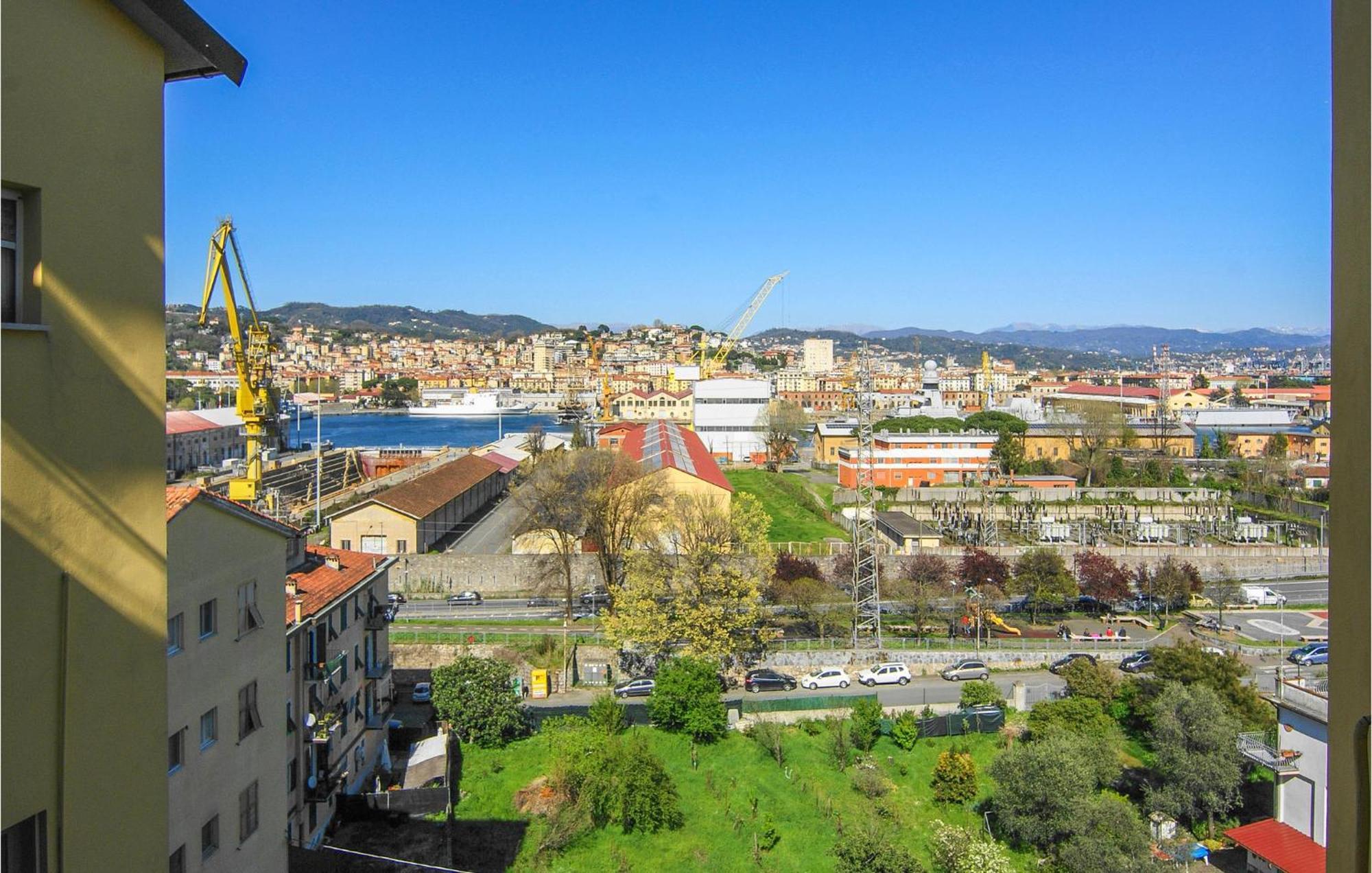 Cozy Apartment In La Spezia With Wifi Luaran gambar