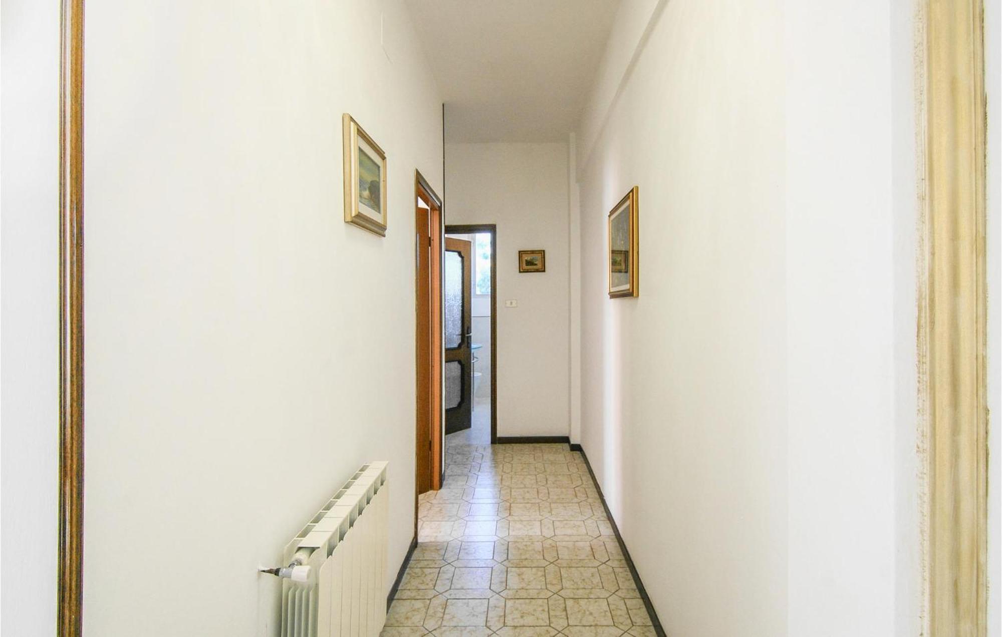 Cozy Apartment In La Spezia With Wifi Luaran gambar