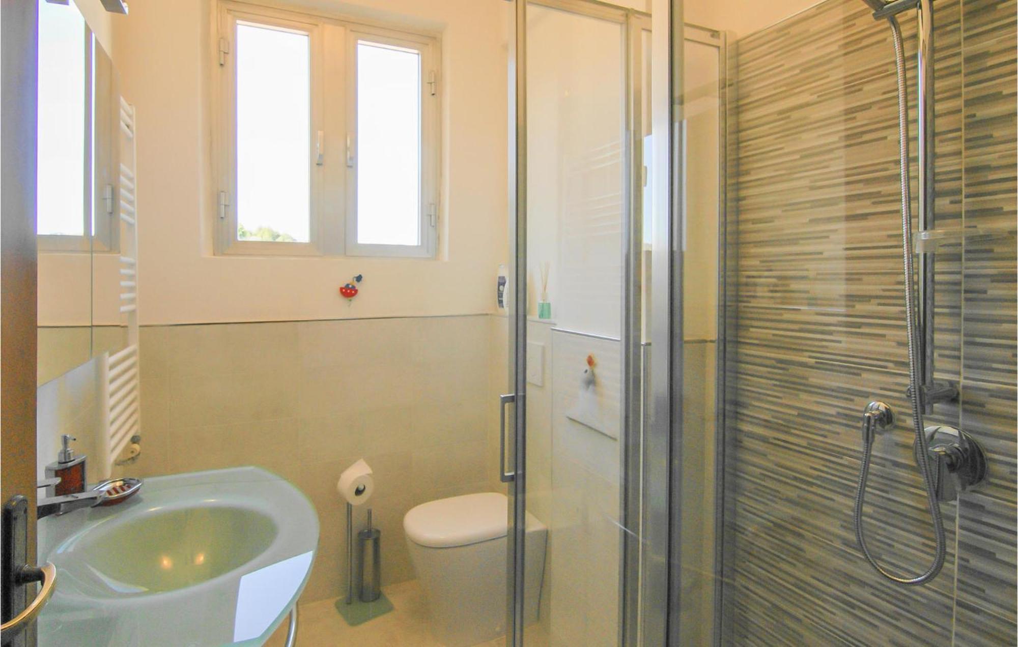 Cozy Apartment In La Spezia With Wifi Luaran gambar