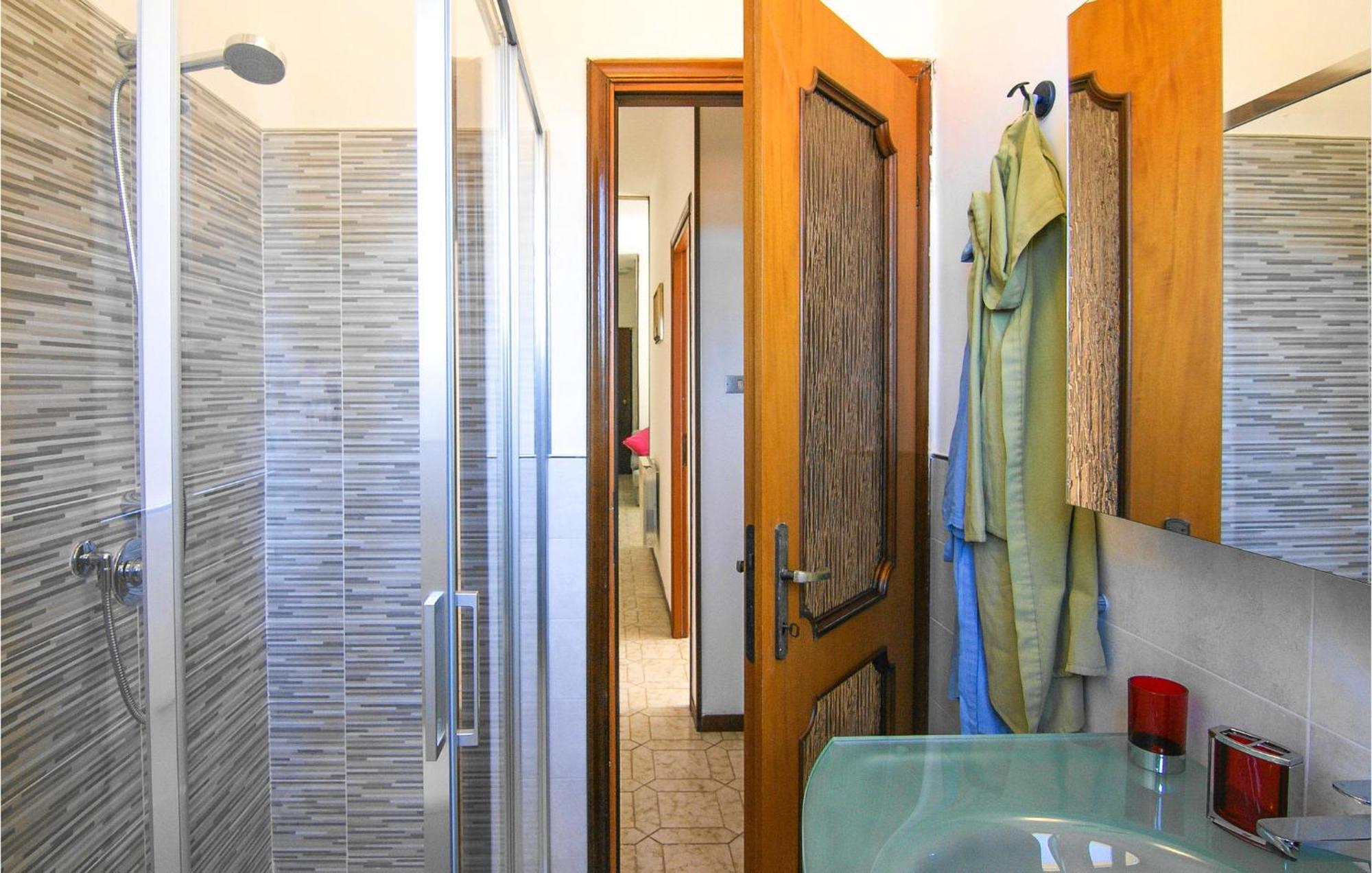Cozy Apartment In La Spezia With Wifi Luaran gambar